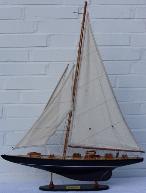 Modellschiff Endeavour Holzmodellschiff.de