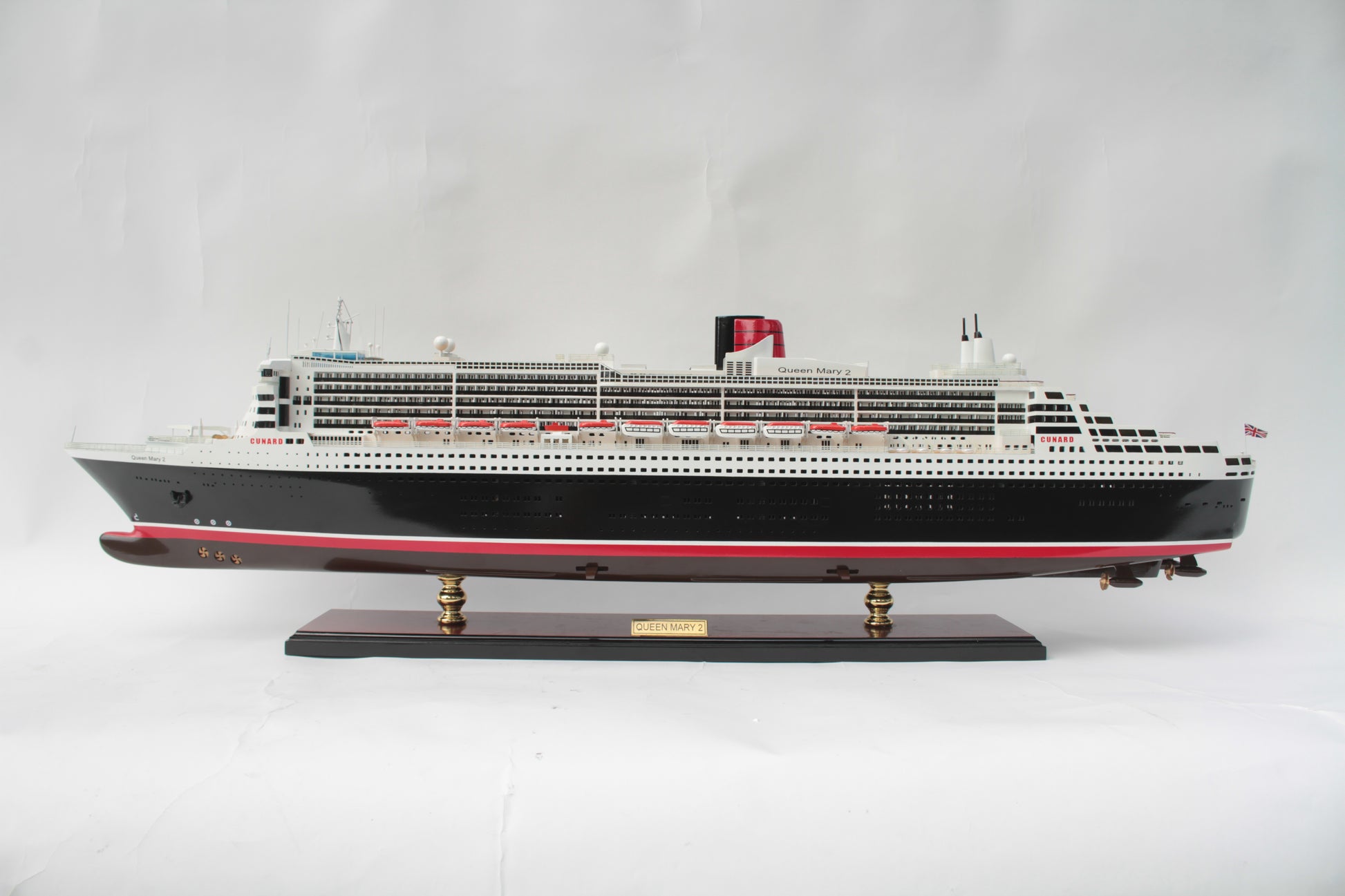Modellschiff Kreuzfahrtschiff Queen Mary 2 