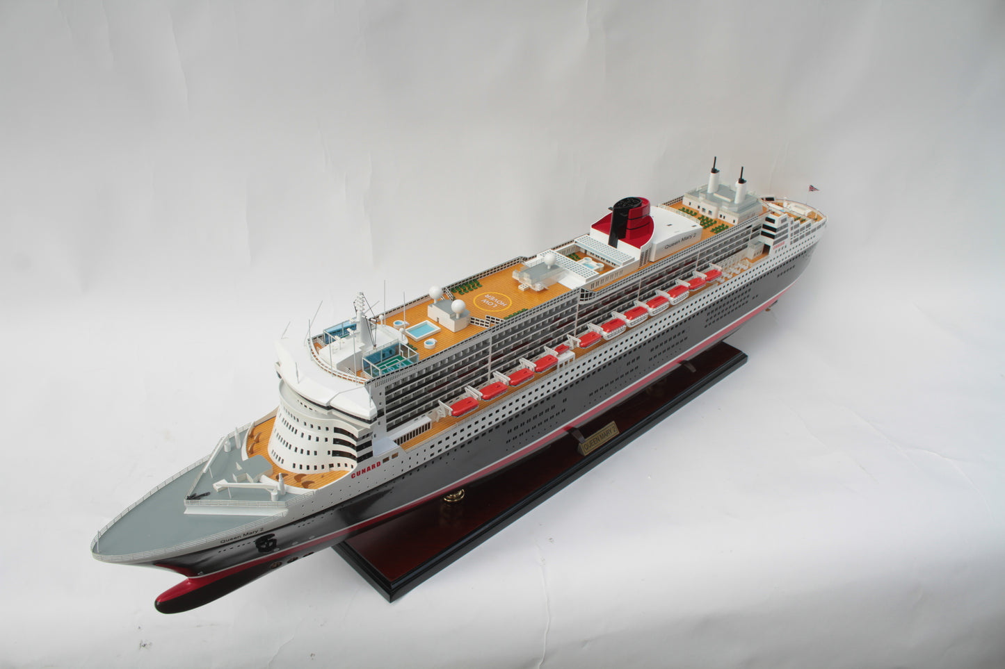 Modellschiff Kreuzfahrtschiff Queen Mary 2 