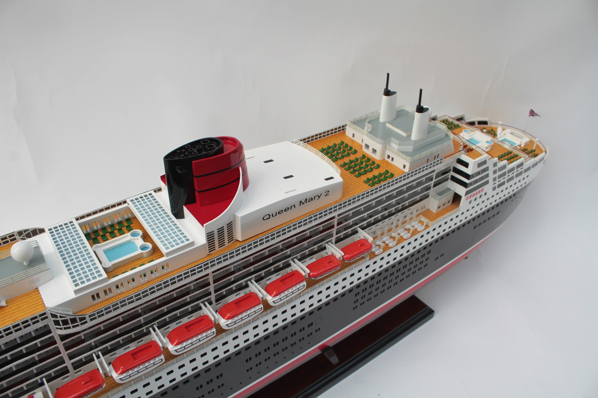 Modellschiff Kreuzfahrtschiff Queen Mary 2 