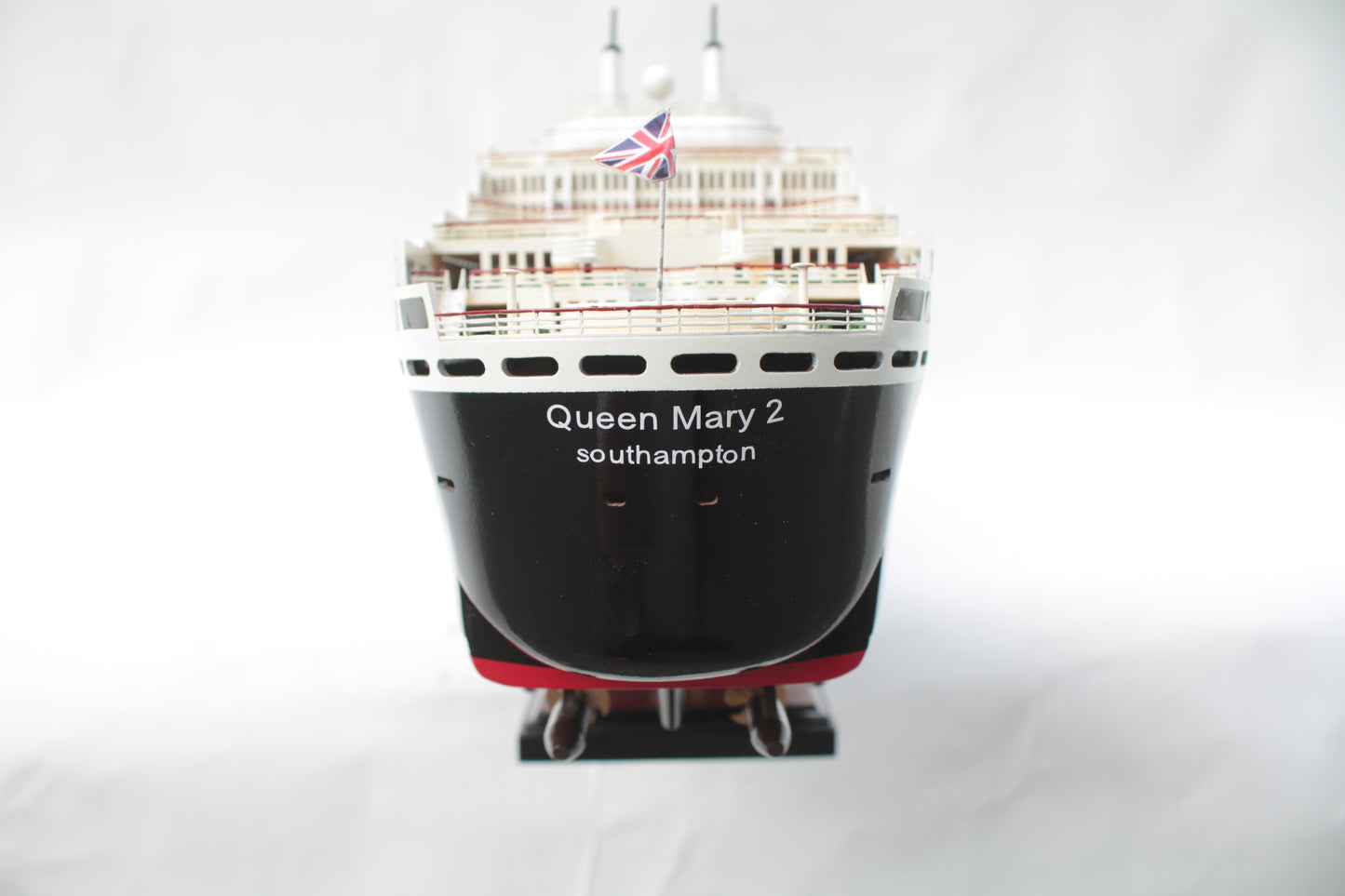 Modellschiff Kreuzfahrtschiff Queen Mary 2 