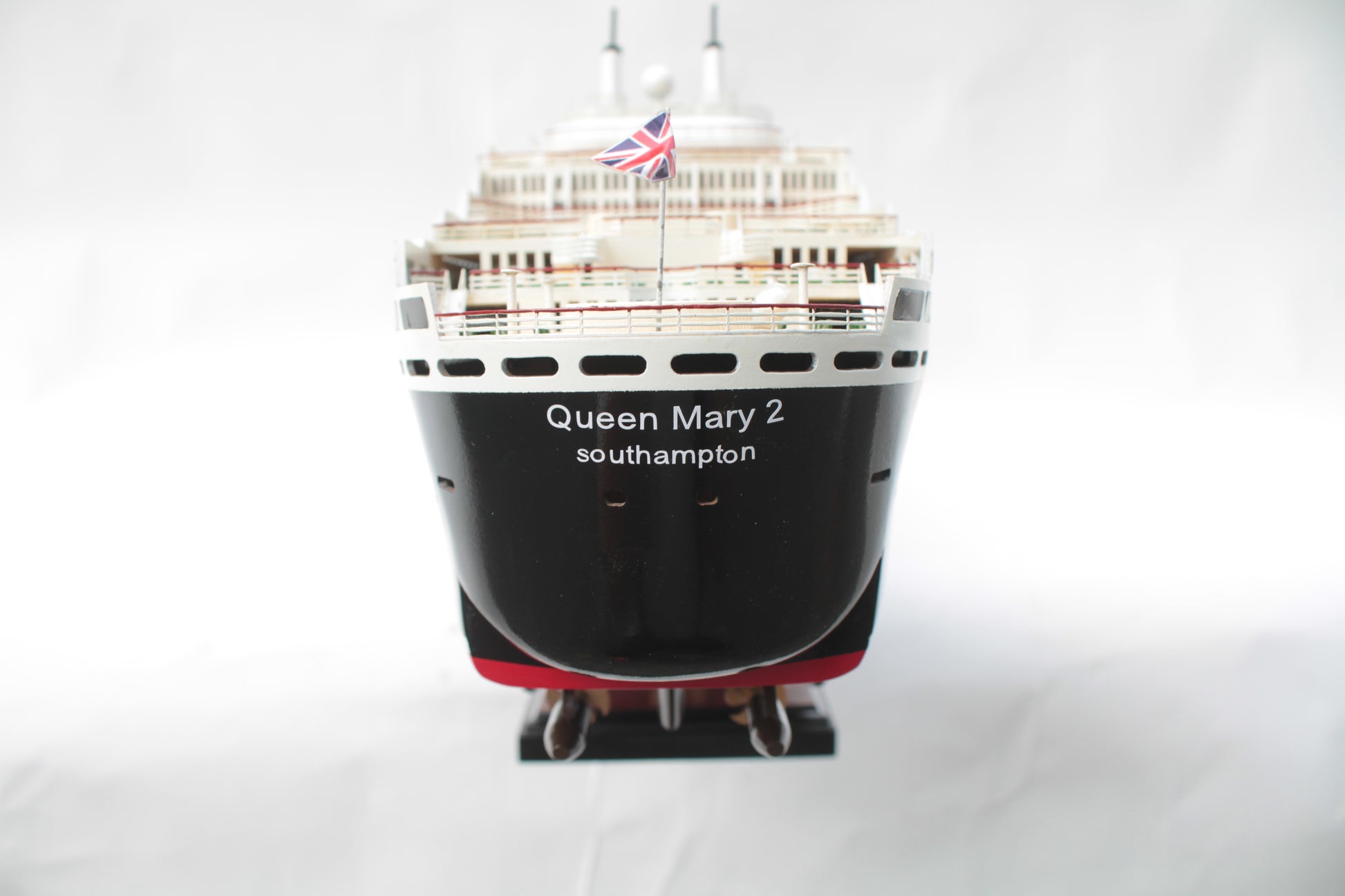 Modellschiff Kreuzfahrtschiff Queen Mary 2 