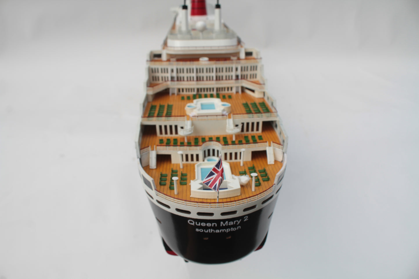 Modellschiff Kreuzfahrtschiff Queen Mary 2 