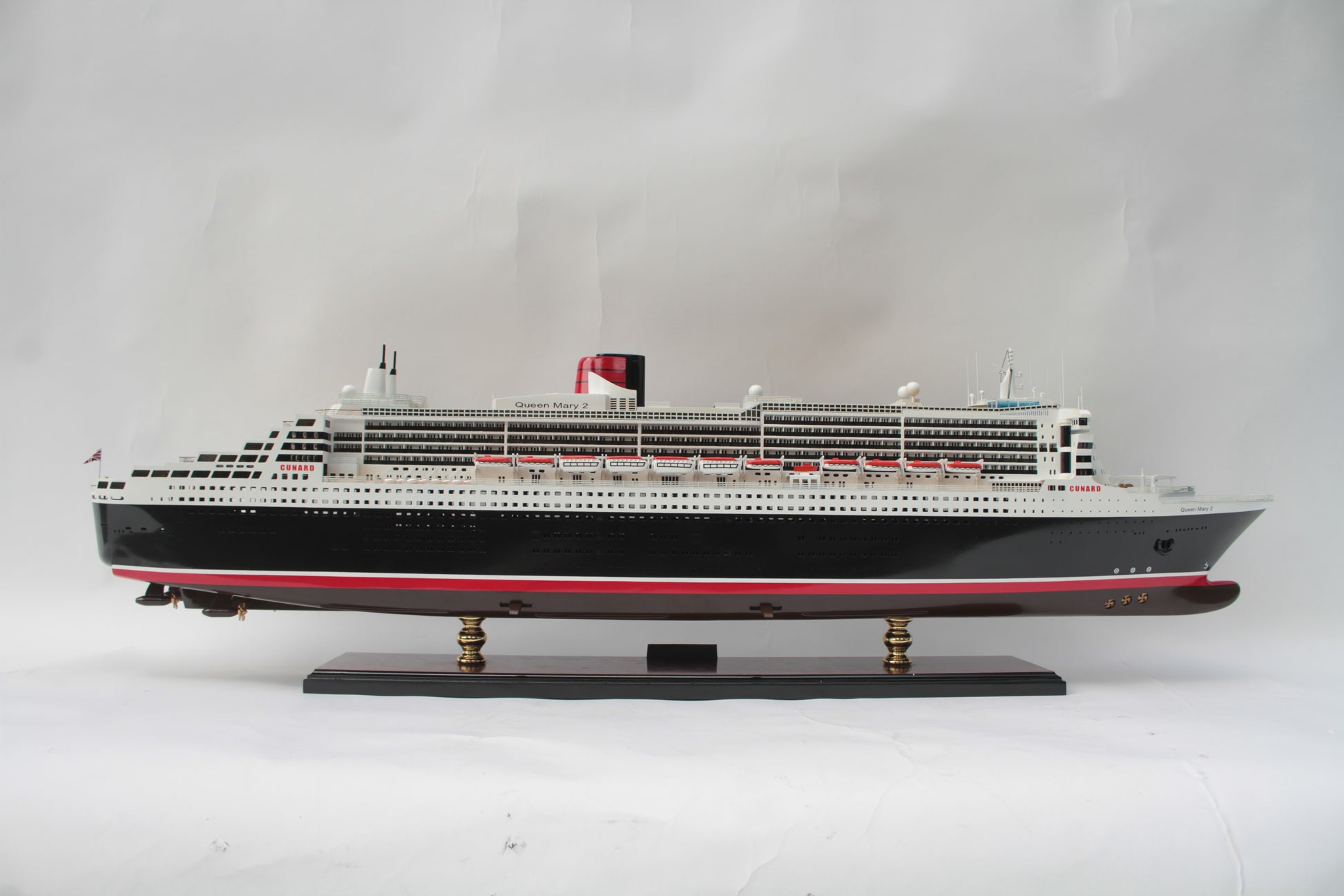 Modellschiff Kreuzfahrtschiff Queen Mary 2 