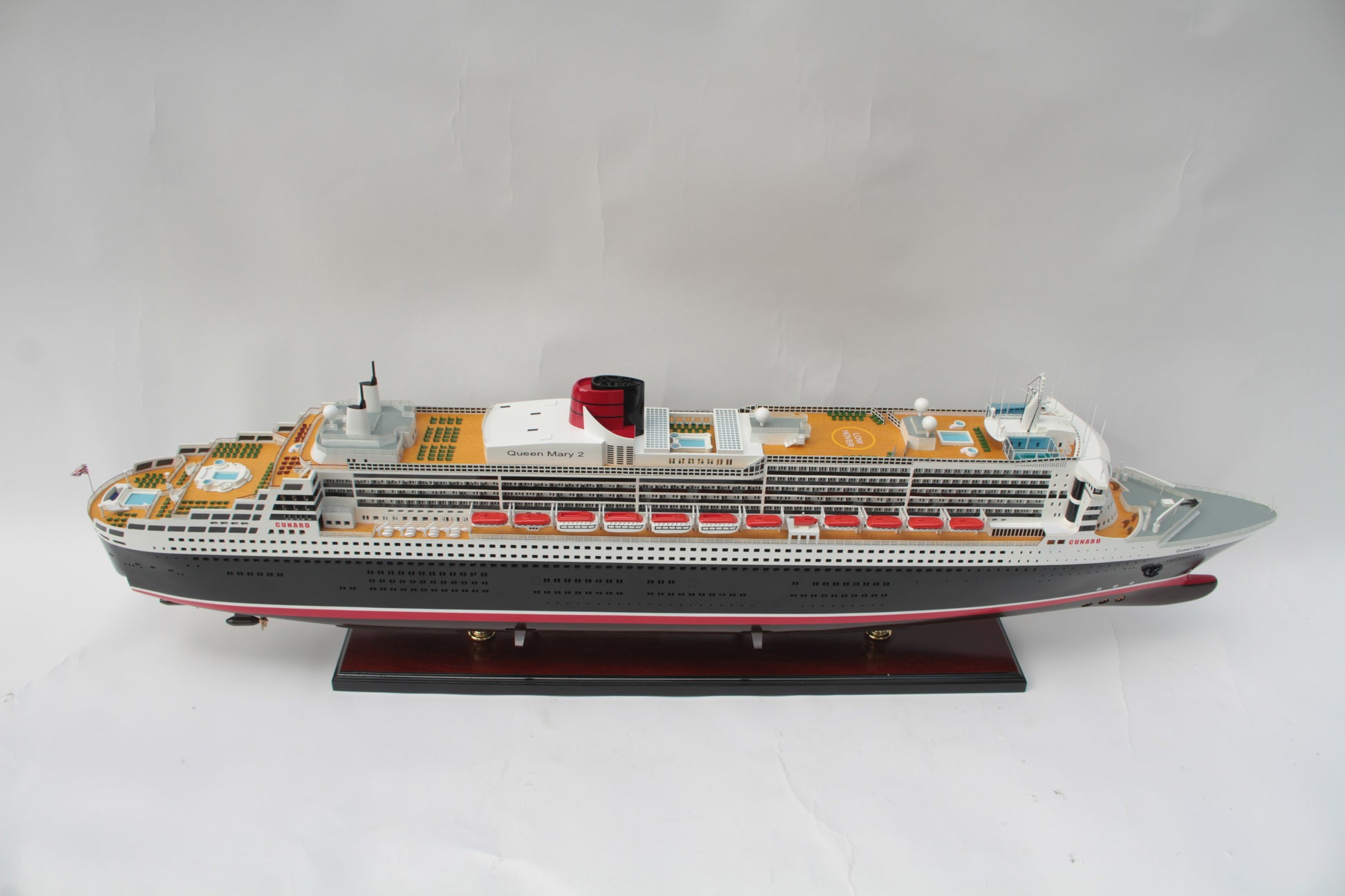 Modellschiff Kreuzfahrtschiff Queen Mary 2 