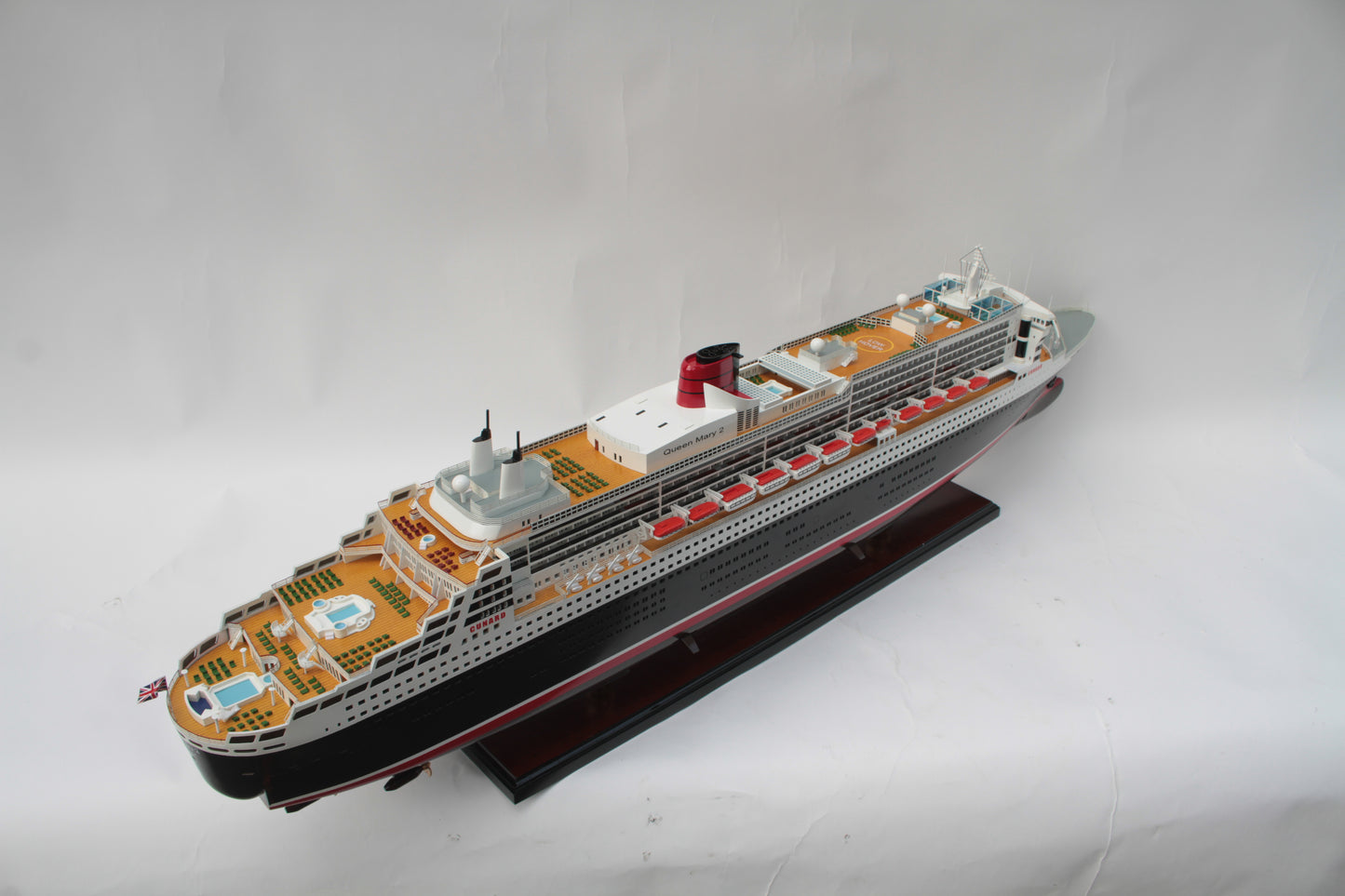 Modellschiff Kreuzfahrtschiff Queen Mary 2 