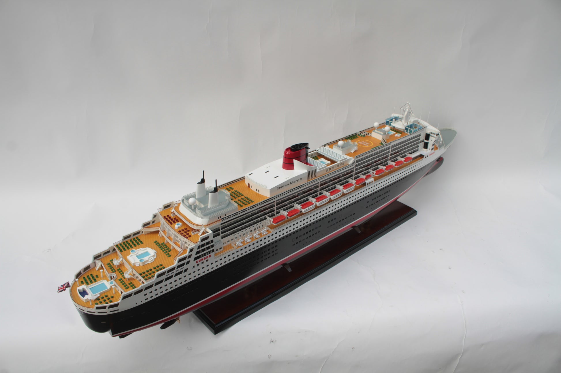 Modellschiff Kreuzfahrtschiff Queen Mary 2 