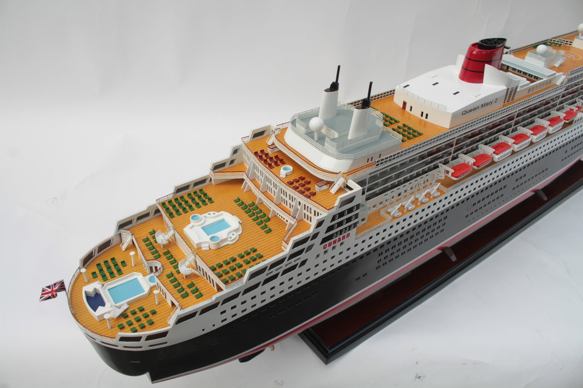 Modellschiff Kreuzfahrtschiff Queen Mary 2 