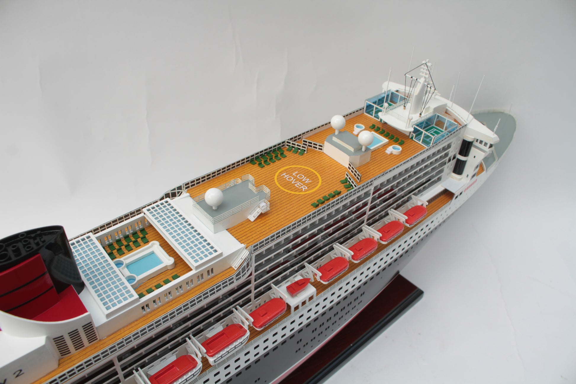 Modellschiff Kreuzfahrtschiff Queen Mary 2 