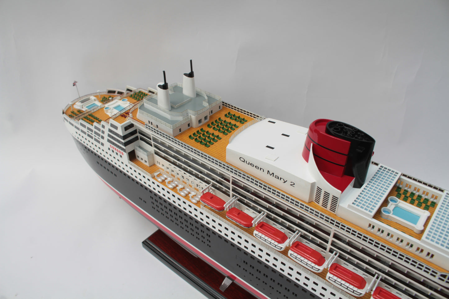 Modellschiff Kreuzfahrtschiff Queen Mary 2 