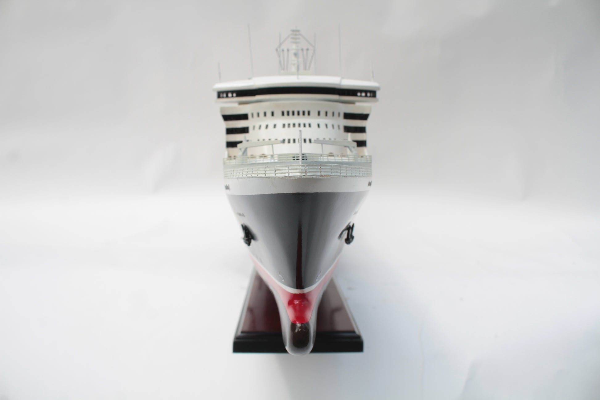 Modellschiff Kreuzfahrtschiff Queen Mary 2 
