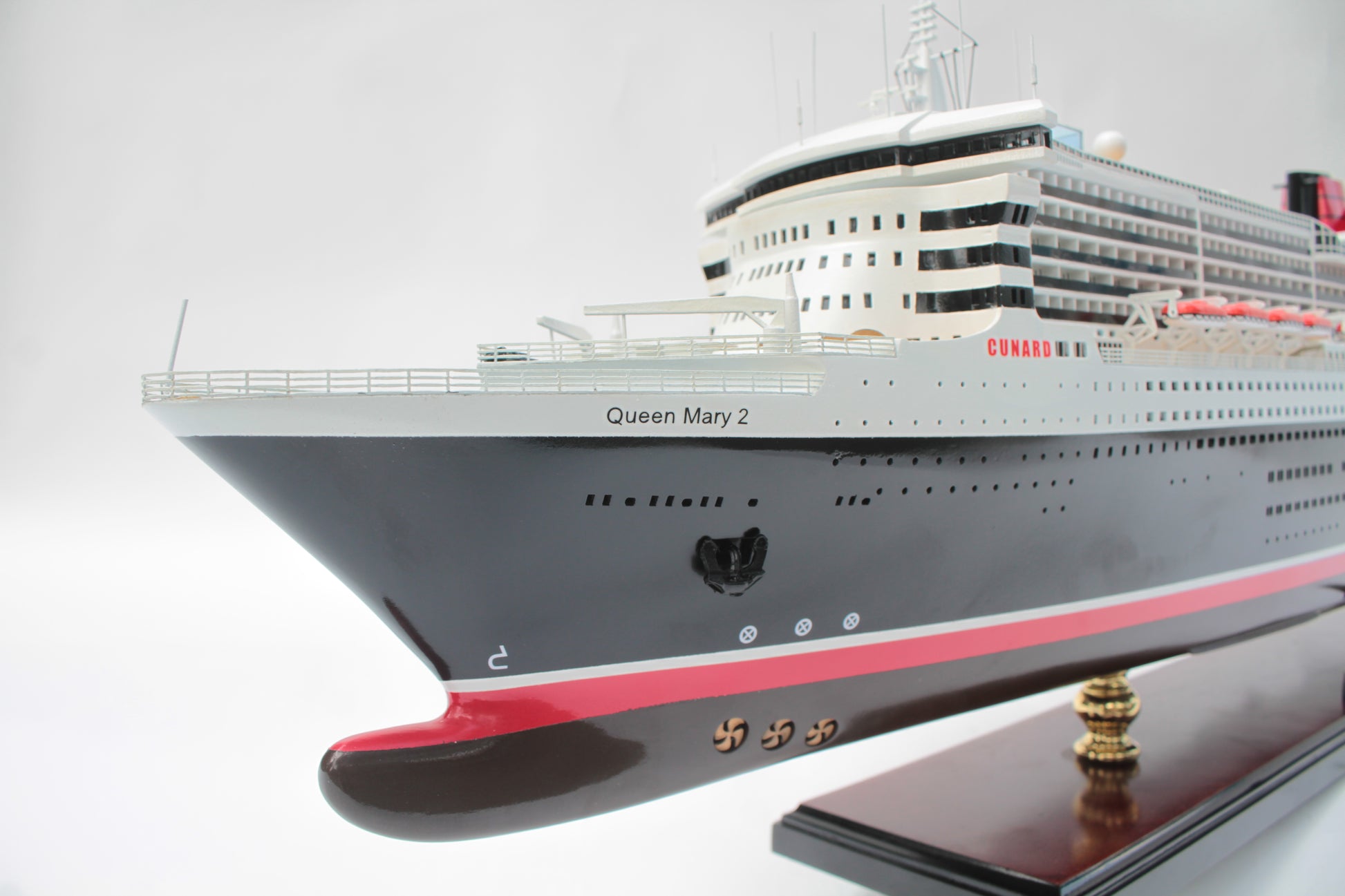 Modellschiff Kreuzfahrtschiff Queen Mary 2 